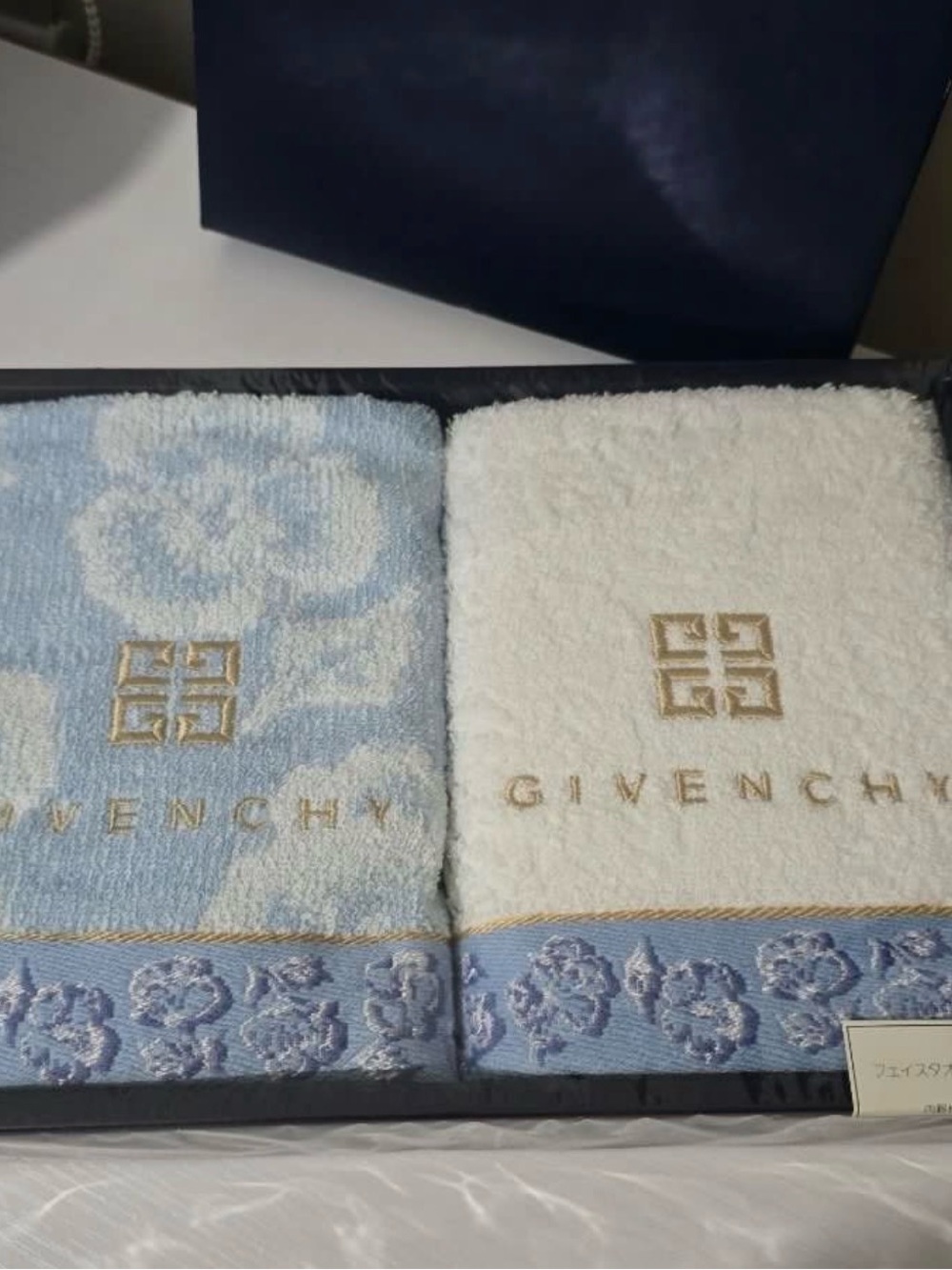 Auth❤️ Givenchy Hand Towels